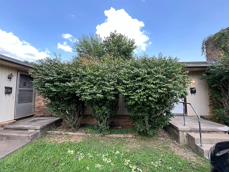 3335 E Sunset St A&B — Photo 2
