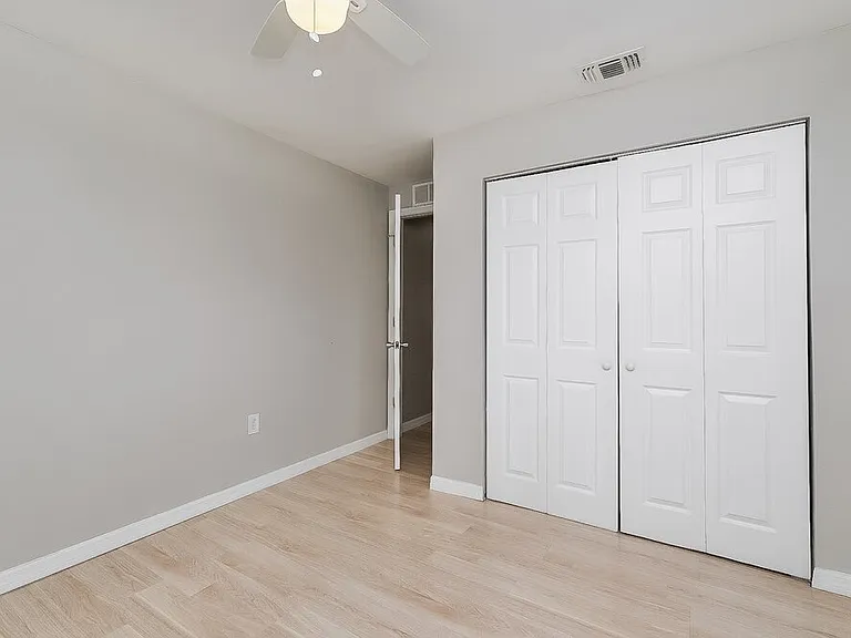 522 E Lime St — Photo 13