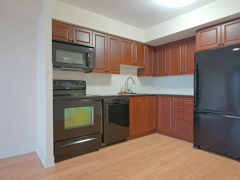 135 Village Green Sq #3925 — Photo 5