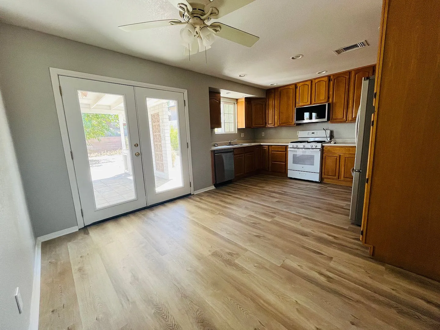 1212 Carson St — Photo 4