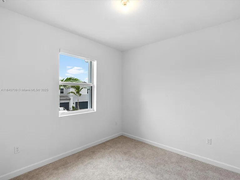 106 SW 184th Pl — Photo 11