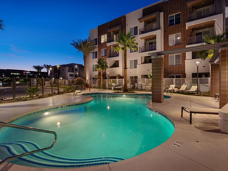Town Chandler — Photo 24