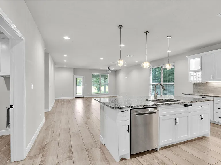 11087 Sutton Pl — Photo 8