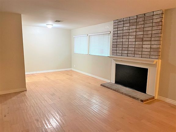 2nd image of 22314 Runnymede St
