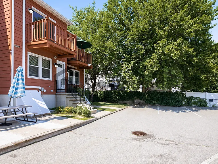 40 Brook St — Photo 3