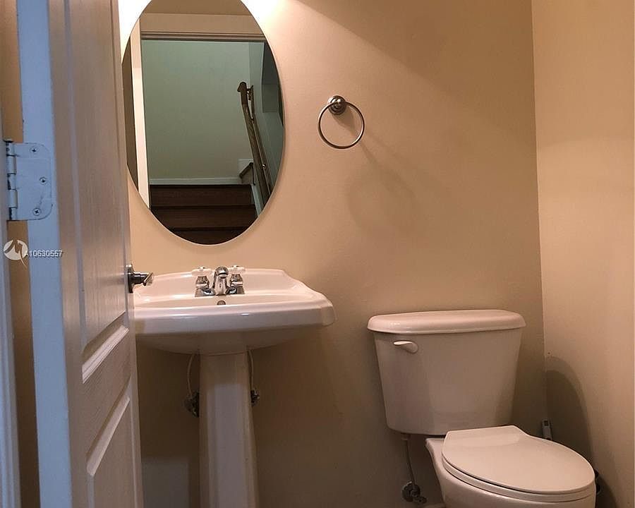 1st image of 2819 Coconut Ave #2819