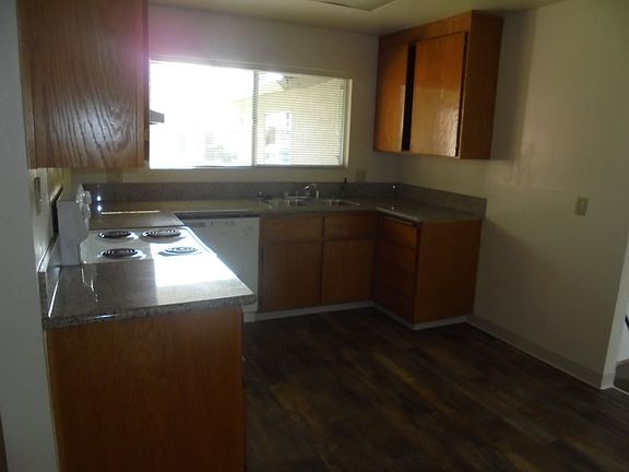 5th image of 320 Gardenia Cir