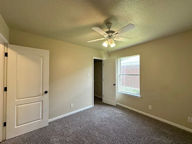 2601 Lavender Ln — Photo 33