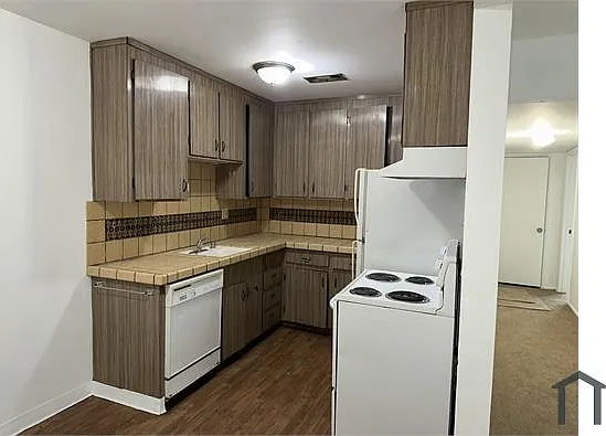 7330 Rainbow Dr — Photo 10