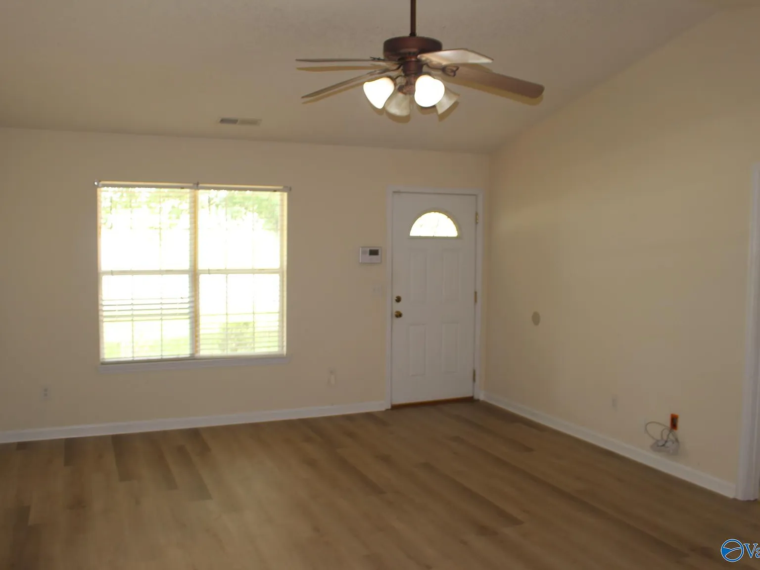 3 bed, 2.0 bath, 1247 sqft, $1,450 — Photo 3