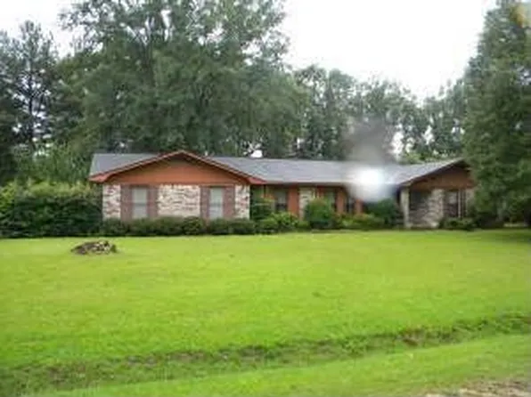403 Treas Lake Rd, Aberdeen, MS 39730