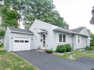 29 Montrose Dr, Delmar, NY 12054