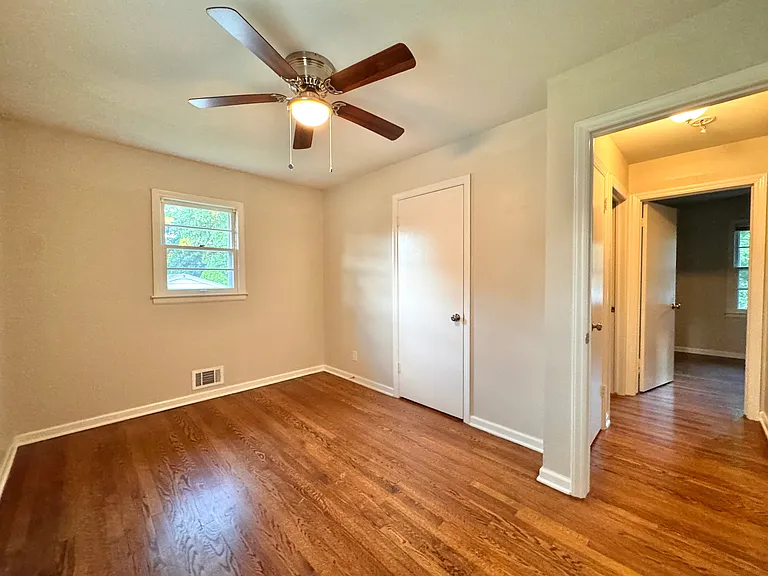 10512 W 73rd St — Photo 5