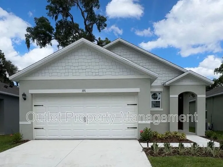 391 Pelham Park Dr — Photo 1