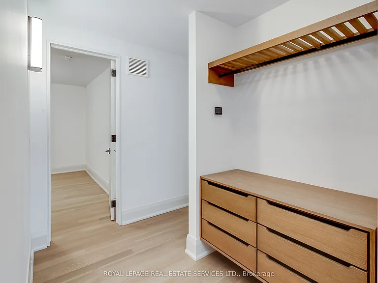 126 Hudson Dr — Photo 17