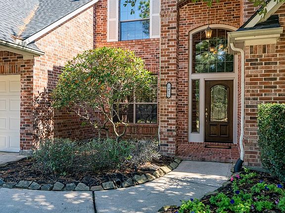 Inviting entry with pretty landscaping