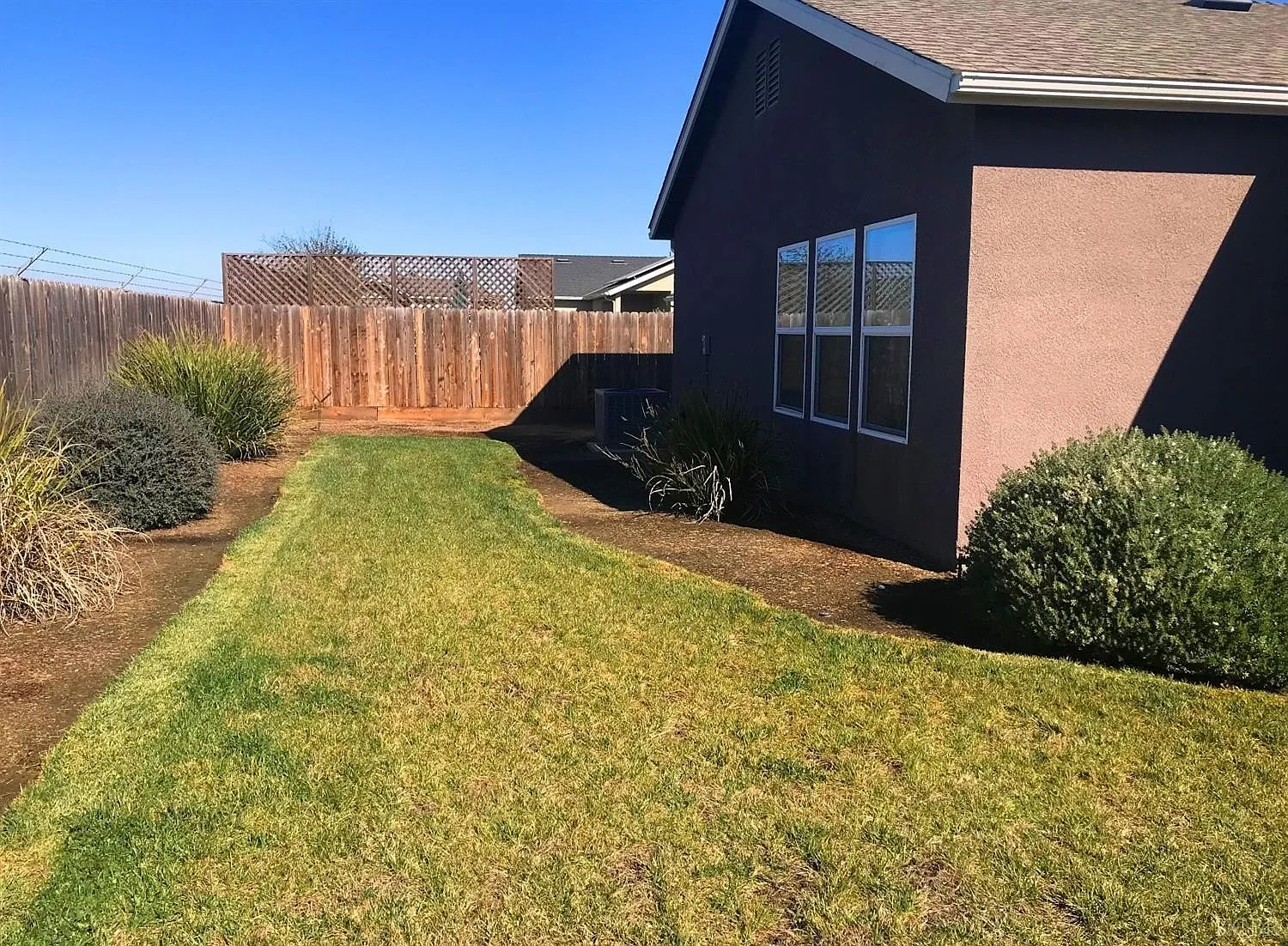 4 bed, 2149 sqft, $2,950 — Photo 3