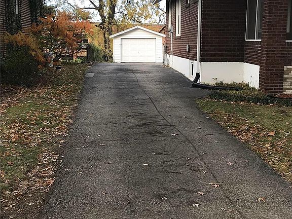 2nd image of 9107 Delphine Ave