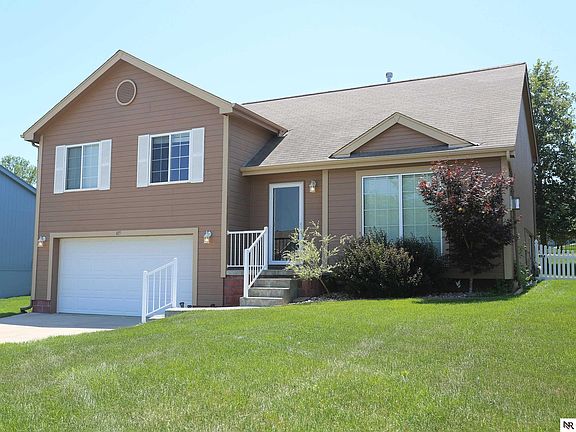 2nd image of 815 Edgewater Dr