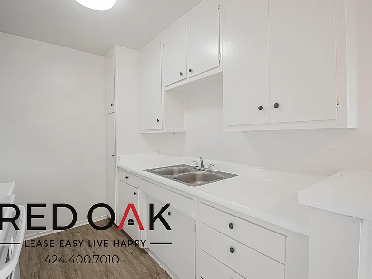 915 N Wilton Pl #213 — Photo 5
