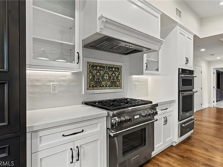 1096 Canyon View Dr — Photo 7