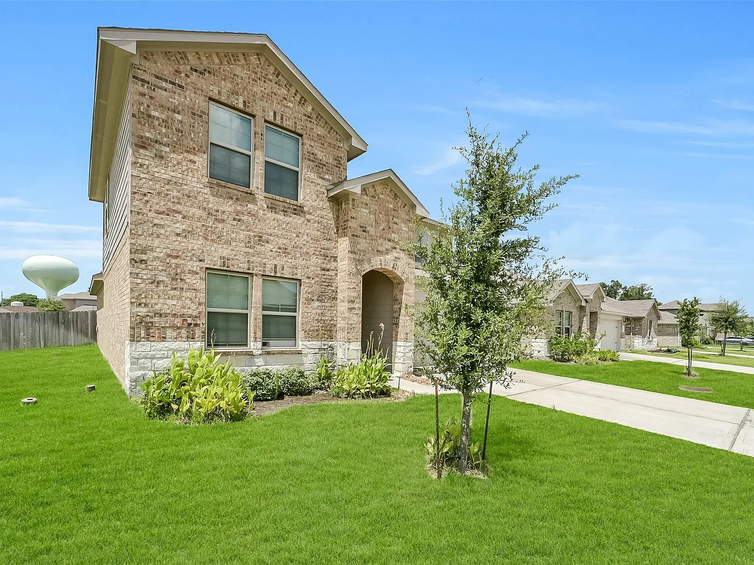 5 bed, 3.0 bath, 2592 sqft, $2,600 — Photo 4