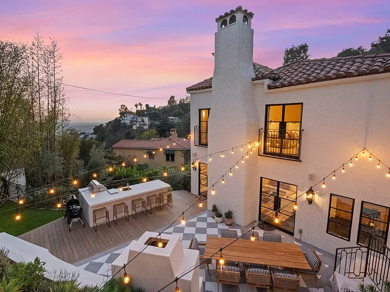 An open-air haven where every detail is designed for connection.