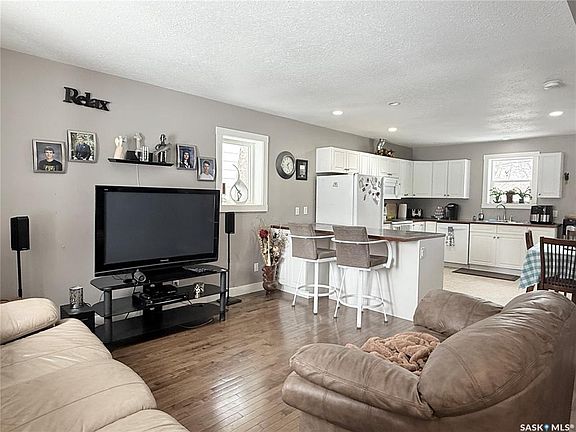 2nd image of 326 5th AVENUE W