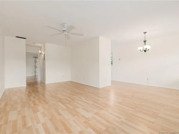 1225 NW 21st St APT 812, Stuart, FL 34994