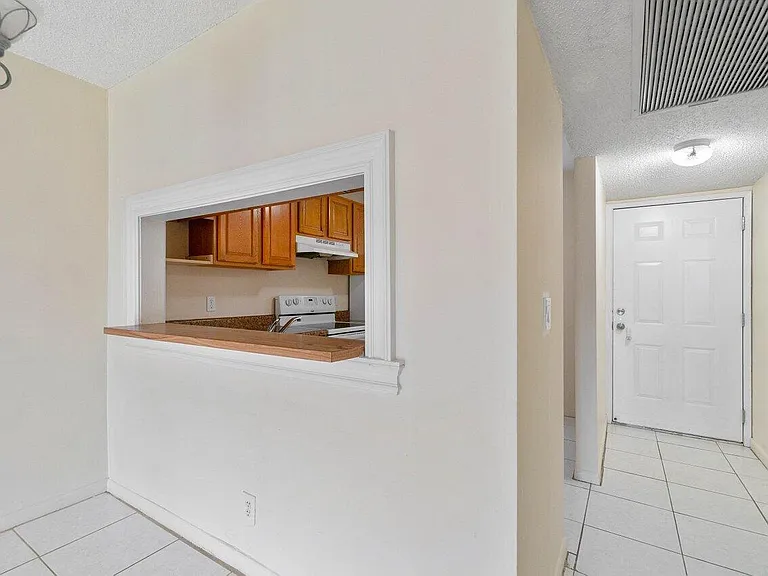 6736 Palmetto Cir S #105 — Photo 6