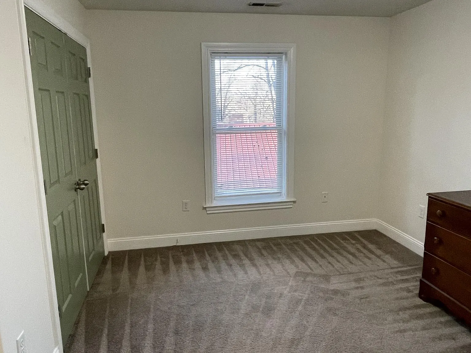 3 bed, 1600 sqft, $1,889 — Photo 2