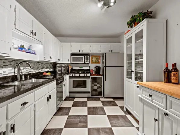 4008 Foss Rd APT 101, Saint Anthony, MN 55421