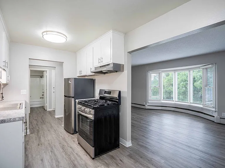 Richfield Square Apartments — Photo 1