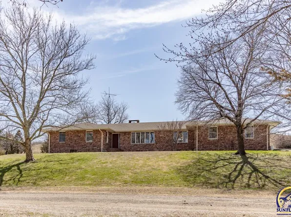 522 Walnut St, Cedar Point, KS 66843