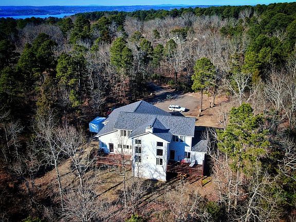 3rd image of 922 Barborek Ln
