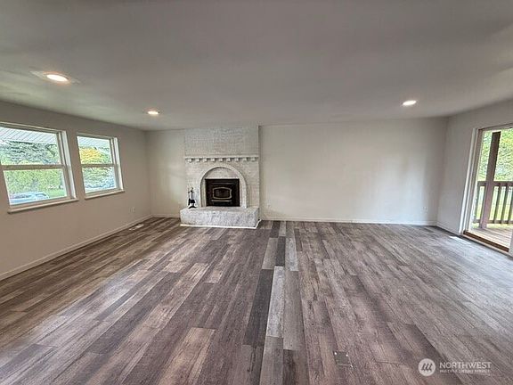 5th image of 11407 240th Avenue Ct E