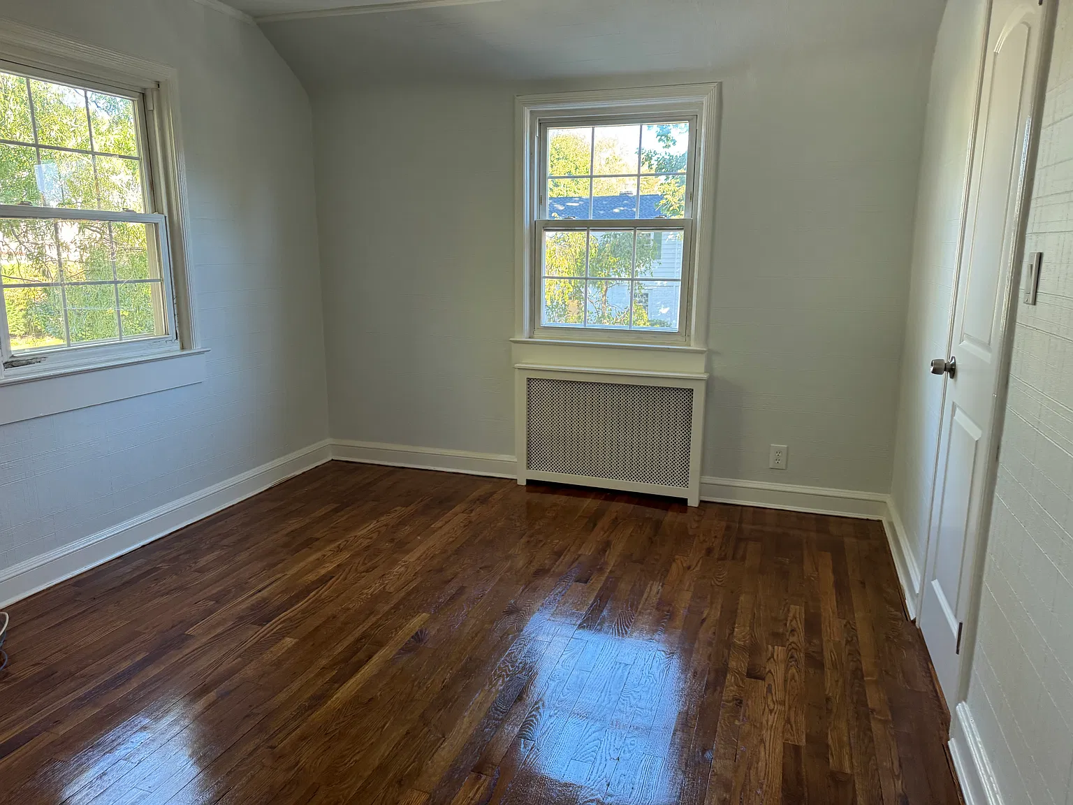 Park Cir, Great Neck — Photo 2