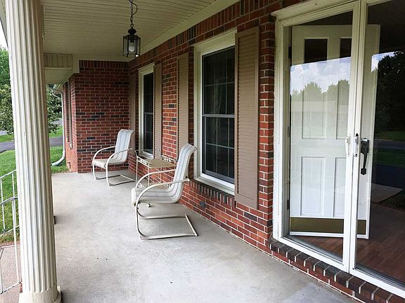 3rd image of 130 Patricia Cir