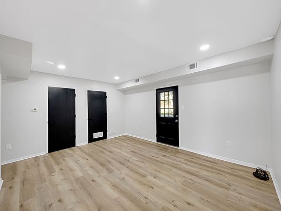 4th image of 694 5th St APT 2