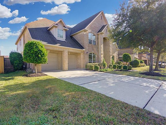 2nd image of 1328 Altavilla Ln