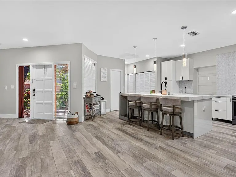 11910 Glenmore Dr — Photo 23