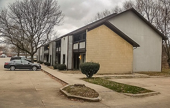 RARE VACANCY: Great 1 BR Apartment in a Great Complex - Most Convenient Location! — Photo 4