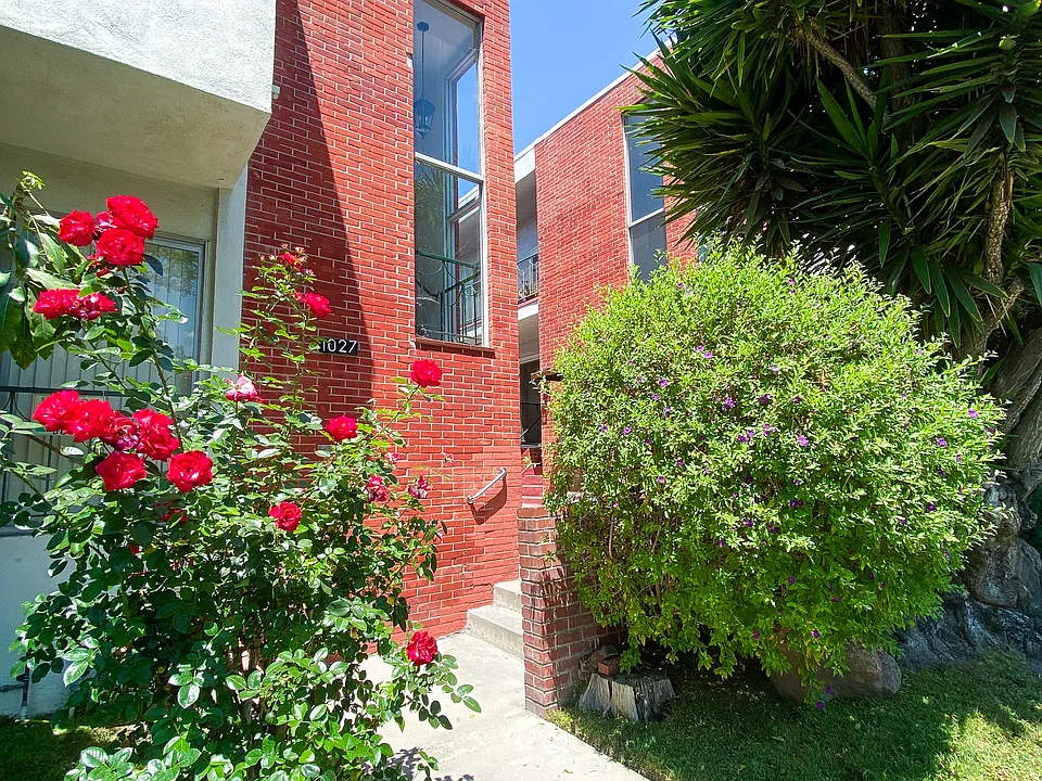 1027 N Laurel Ave #3