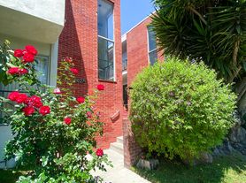 1027 N Laurel Ave, Los Angeles, CA