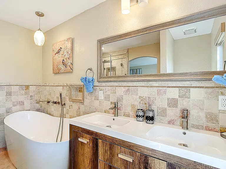 17208 Orangewood Dr — Photo 35
