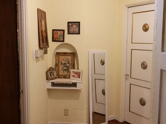 5th image of 1033 S Shenandoah St #1033