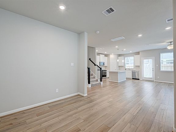 5th image of 1526 Lakeline Oak Dr