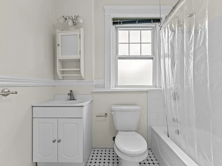 35 Queensberry St #22 — Photo 12