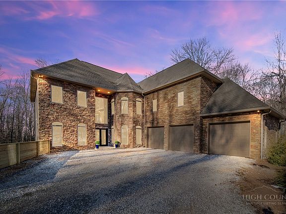 3rd image of 216 Greenbriar Road