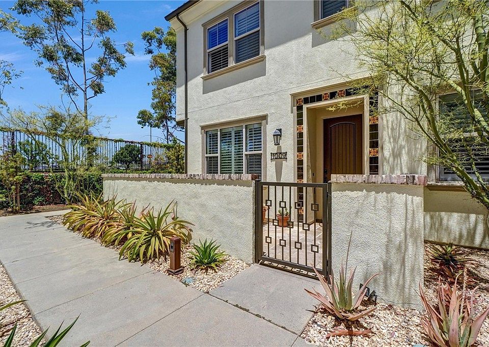 1st image of 1009 El Paseo